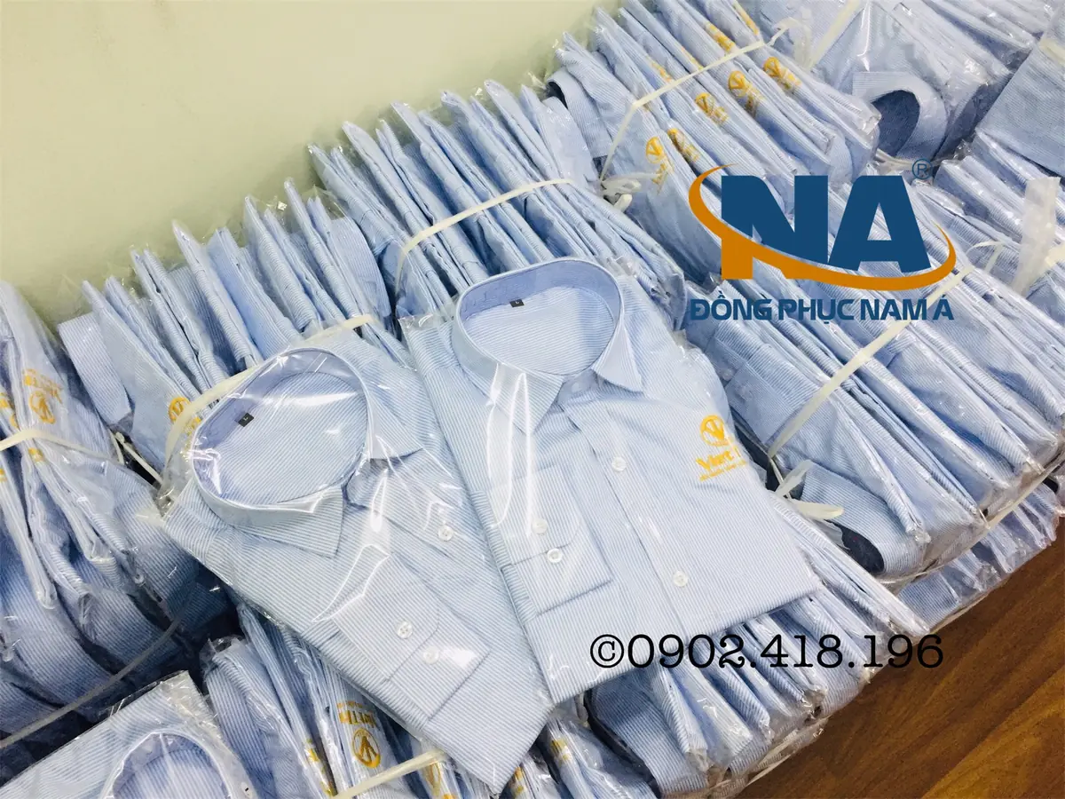 Áo sơ mi sọc xanh thêu logo Việt Thái đóng gói theo lô