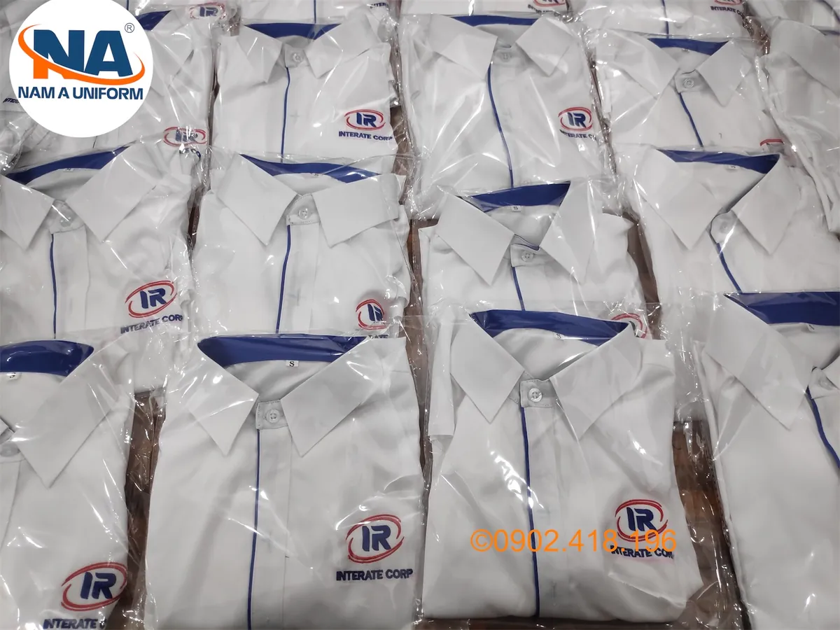 Áo sơ mi trắng nẹp xanh thêu logo Interate Corp