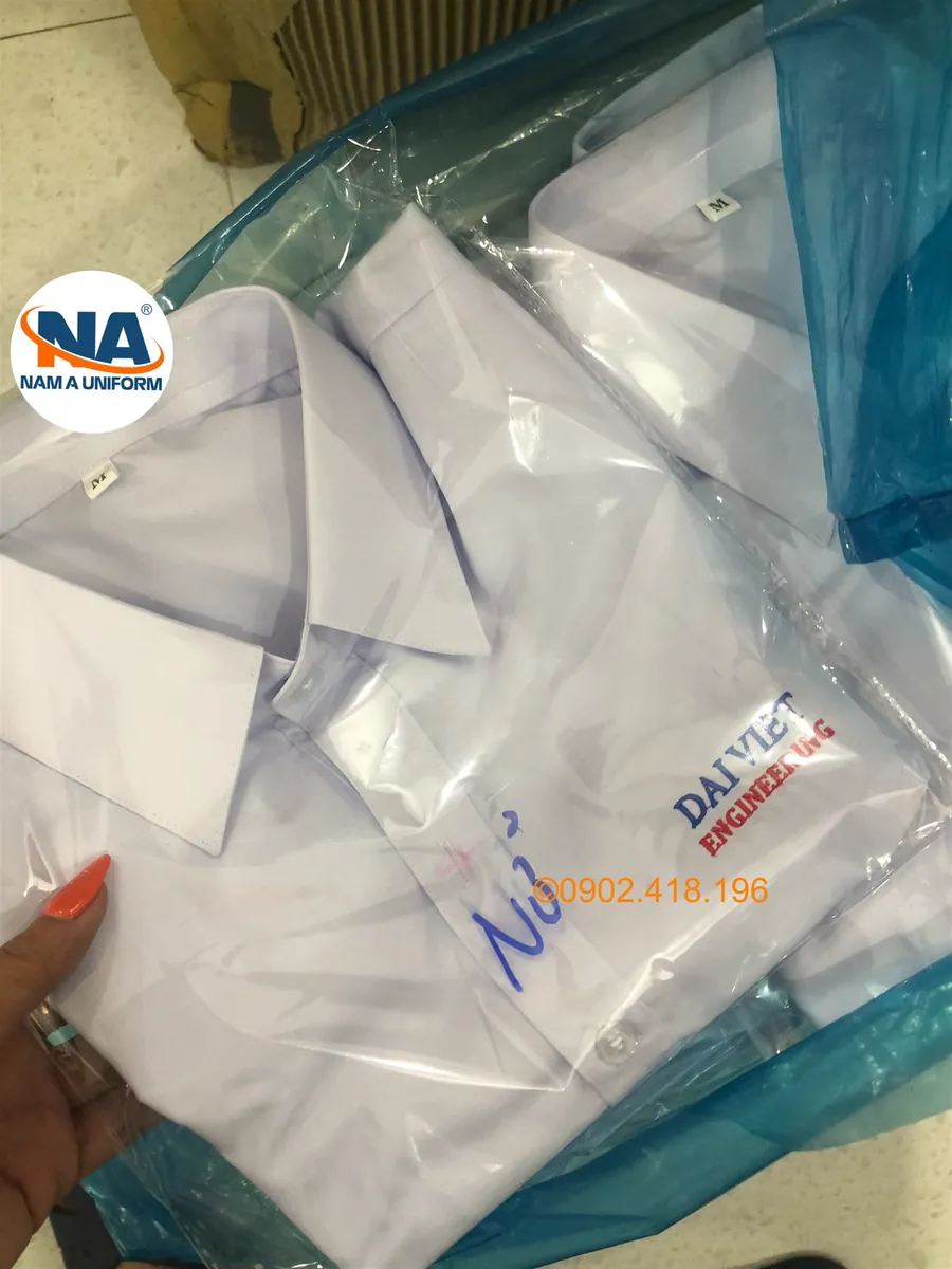 Áo sơ mi trắng thêu logo Đại Việt Engineering