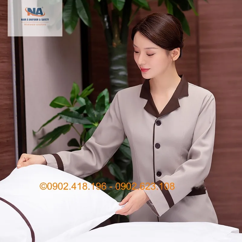 Đồng phục tạp vụ buồng phòng cổ ve phối nâu NA-TV01