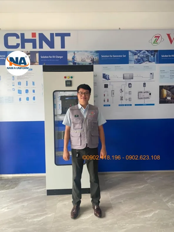 Áo gile kỹ thuật màu xám nhiều túi hộp của Công ty Việt Nhật